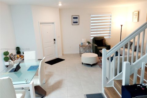 Townhouse in Miami, Florida 3 bedrooms, 149.76 sq.m. № 1707776 - photo 19
