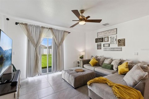 House in Sanford, Florida 5 bedrooms, 227.33 sq.m. № 2341977 - photo 8