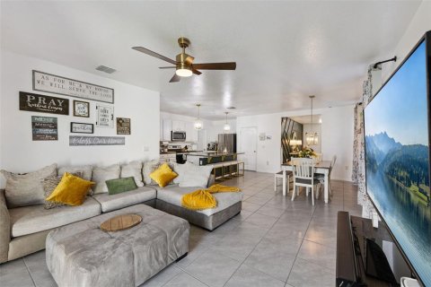 House in Sanford, Florida 5 bedrooms, 227.33 sq.m. № 2341977 - photo 7