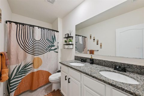 House in Sanford, Florida 5 bedrooms, 227.33 sq.m. № 2341977 - photo 24