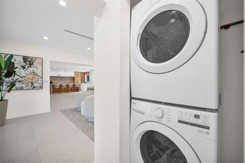 Купить виллу или дом в Пальметто-Бей, Флорида 4 спальни, 212.28м2, № 2066515 - фото 28