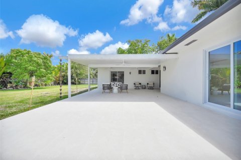Купить виллу или дом в Пальметто-Бей, Флорида 4 спальни, 212.28м2, № 2066515 - фото 22