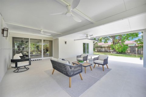 Купить виллу или дом в Пальметто-Бей, Флорида 4 спальни, 212.28м2, № 2066515 - фото 21