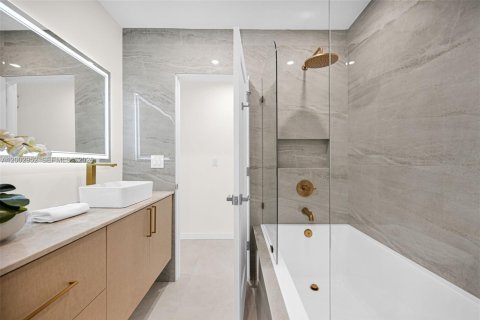 Купить виллу или дом в Пальметто-Бей, Флорида 4 спальни, 212.28м2, № 2066515 - фото 14