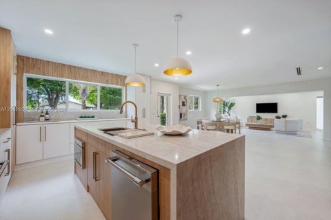 Купить виллу или дом в Пальметто-Бей, Флорида 4 спальни, 212.28м2, № 2066515 - фото 2