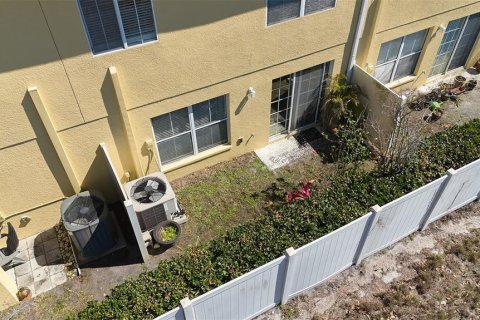 Townhouse in Clearwater, Florida 2 bedrooms, 118.36 sq.m. № 2142060 - photo 3