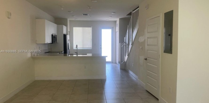 Condominio en Doral, Florida, 3 dormitorios № 1993636