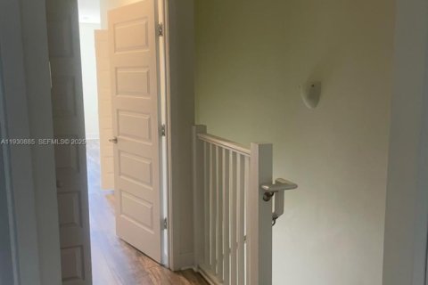 Condominio en alquiler en Doral, Florida, 3 dormitorios, 122.17 m2 № 1993636 - foto 7