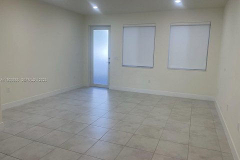 Condominio en alquiler en Doral, Florida, 3 dormitorios, 122.17 m2 № 1993636 - foto 3