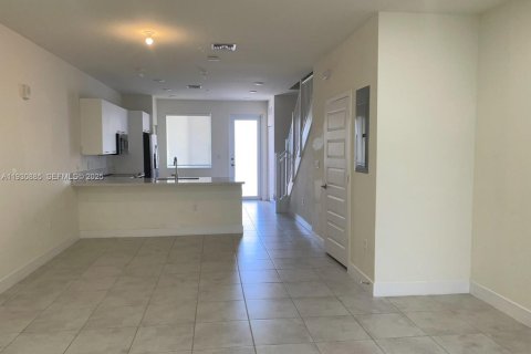Condominio en alquiler en Doral, Florida, 3 dormitorios, 122.17 m2 № 1993636 - foto 4