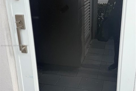 Condominio en alquiler en Doral, Florida, 3 dormitorios, 122.17 m2 № 1993636 - foto 12