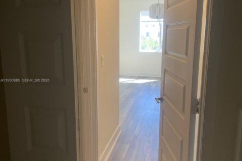 Condominio en alquiler en Doral, Florida, 3 dormitorios, 122.17 m2 № 1993636 - foto 8