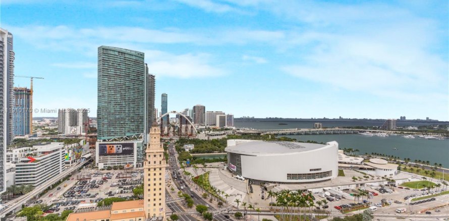 Condo à Miami, Floride, 3 chambres  № 1966406