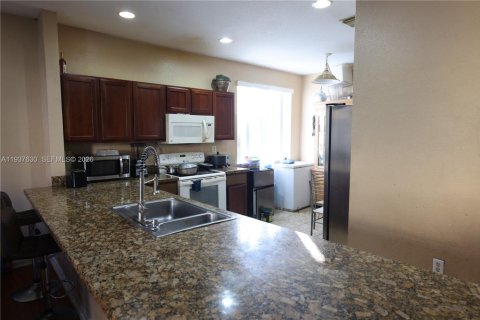 Купить виллу или дом в Майами-Гарденс, Флорида 4 спальни, 173.26м2, № 1997484 - фото 2