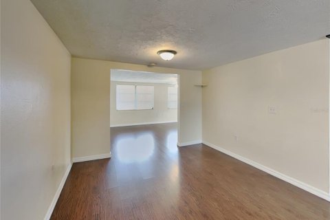 Villa ou maison à louer à New Port Richey, Floride: 3 chambres, 141.68 m2 № 2110905 - photo 6