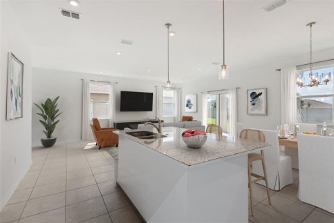 House in Palm Bay, Florida 4 bedrooms, 214.88 sq.m. № 2207540 - photo 4