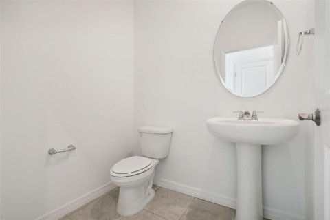 House in Palm Bay, Florida 4 bedrooms, 214.88 sq.m. № 2207540 - photo 15