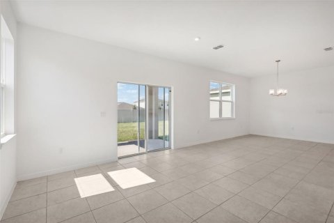 House in Palm Bay, Florida 4 bedrooms, 214.88 sq.m. № 2207540 - photo 6