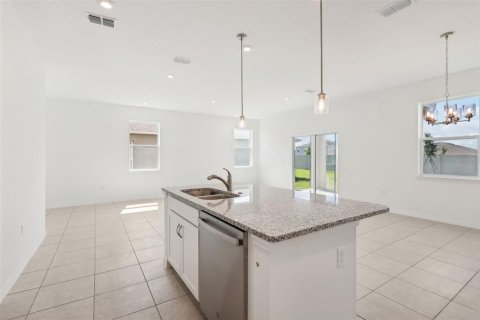 House in Palm Bay, Florida 4 bedrooms, 214.88 sq.m. № 2207540 - photo 14