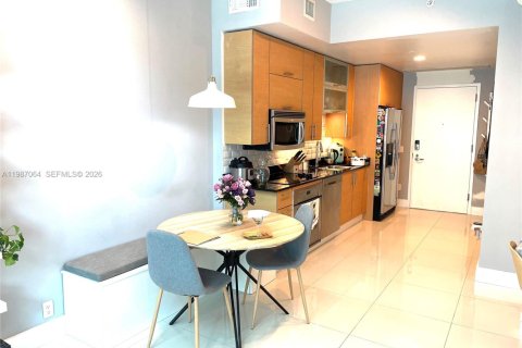 Снять в аренду кондоминиум в Майами, Флорида 1 спальня, 72.93м2, № 2049607 - фото 2