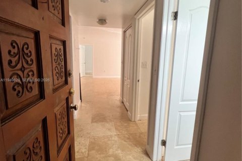 Снять в аренду кондоминиум в Дорал, Флорида 2 спальни, 95.69м2, № 2005944 - фото 3