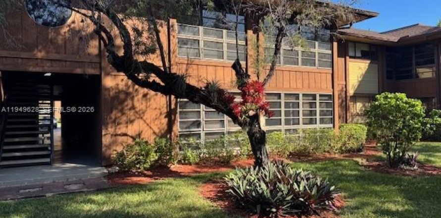 Кондоминиум с 2 спальнями в Дорал, Флорида № 2005944