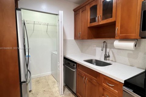 Снять в аренду кондоминиум в Дорал, Флорида 2 спальни, 95.69м2, № 2005944 - фото 10