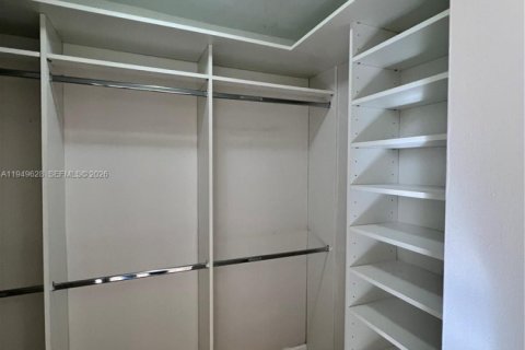 Снять в аренду кондоминиум в Дорал, Флорида 2 спальни, 95.69м2, № 2005944 - фото 6