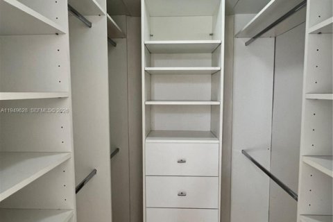 Снять в аренду кондоминиум в Дорал, Флорида 2 спальни, 95.69м2, № 2005944 - фото 18