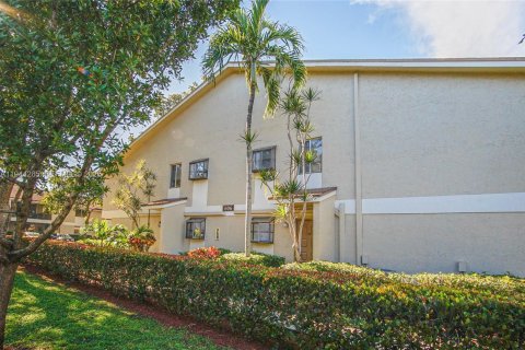 Copropriété à louer à Pompano Beach, Floride: 2 chambres, 100.33 m2 № 2000694 - photo 2