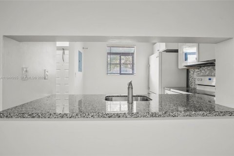 Copropriété à louer à Pompano Beach, Floride: 2 chambres, 100.33 m2 № 2000694 - photo 18