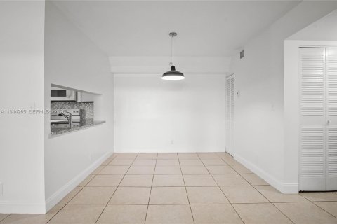 Copropriété à louer à Pompano Beach, Floride: 2 chambres, 100.33 m2 № 2000694 - photo 12