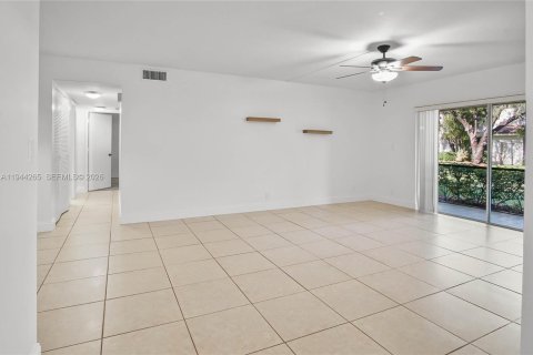 Copropriété à louer à Pompano Beach, Floride: 2 chambres, 100.33 m2 № 2000694 - photo 5