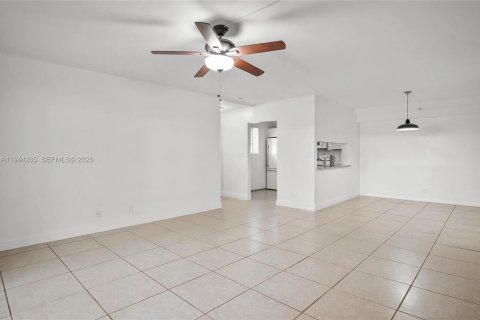 Copropriété à louer à Pompano Beach, Floride: 2 chambres, 100.33 m2 № 2000694 - photo 8