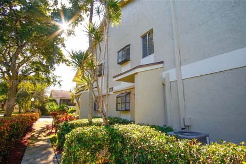 Copropriété à louer à Pompano Beach, Floride: 2 chambres, 100.33 m2 № 2000694 - photo 3