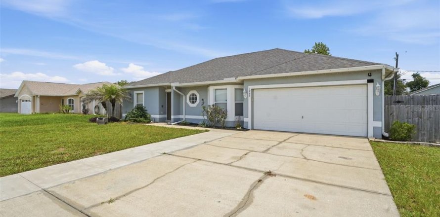 Villa ou maison à Deltona, Floride 3 chambres, 142.6 m2 № 2236385