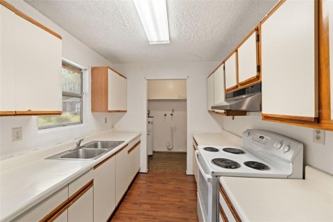 House in Dade City, Florida 3 bedrooms, 107.02 sq.m. № 1919615 - photo 11