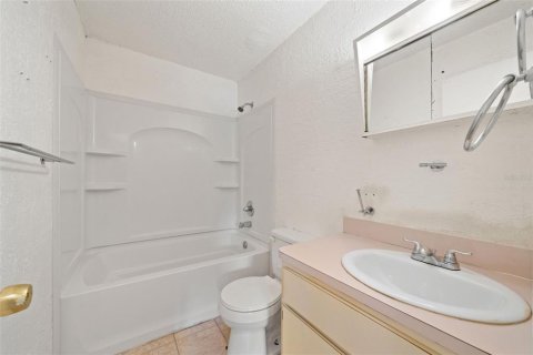 House in Dade City, Florida 3 bedrooms, 107.02 sq.m. № 1919615 - photo 21