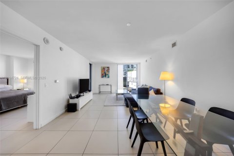 Copropriété à louer à Miami, Floride: 2 chambres, 100.89 m2 № 2088065 - photo 2