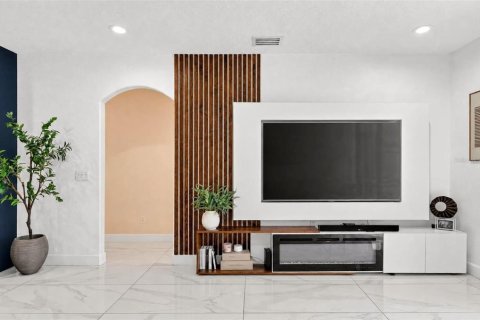 Villa ou maison à vendre à Kissimmee, Floride: 4 chambres, 192.68 m2 № 2333902 - photo 4
