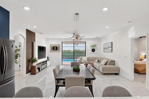 Villa ou maison à vendre à Kissimmee, Floride: 4 chambres, 192.68 m2 № 2333902 - photo 12