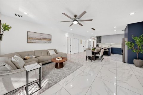 Villa ou maison à vendre à Kissimmee, Floride: 4 chambres, 192.68 m2 № 2333902 - photo 15