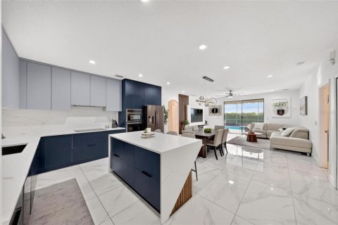 Villa ou maison à vendre à Kissimmee, Floride: 4 chambres, 192.68 m2 № 2333902 - photo 3