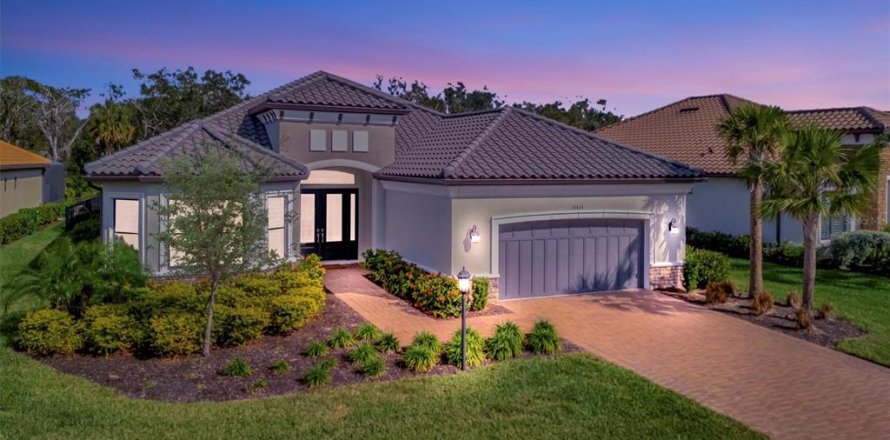House in Bradenton, Florida 3 bedrooms, 285.3 sq.m. № 1724237