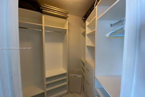 Condo in Miami Beach, Florida  № 1935729 - photo 18