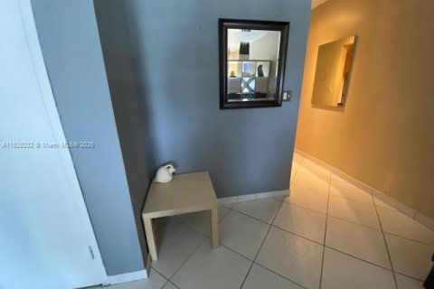 Condo in Miami Beach, Florida  № 1935729 - photo 7