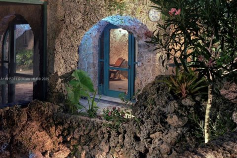 Villa ou maison à vendre à Coral Gables, Floride: 1 chambre, 62.06 m2 № 1971939 - photo 1
