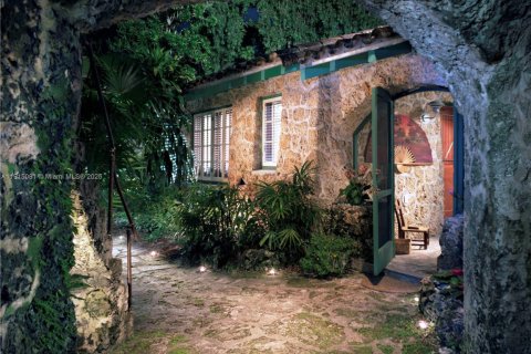 Villa ou maison à vendre à Coral Gables, Floride: 1 chambre, 62.06 m2 № 1971939 - photo 2
