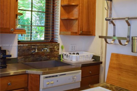 Villa ou maison à vendre à Coral Gables, Floride: 1 chambre, 62.06 m2 № 1971939 - photo 11