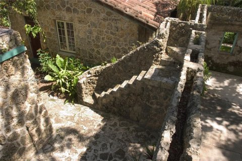 Villa ou maison à vendre à Coral Gables, Floride: 1 chambre, 62.06 m2 № 1971939 - photo 30